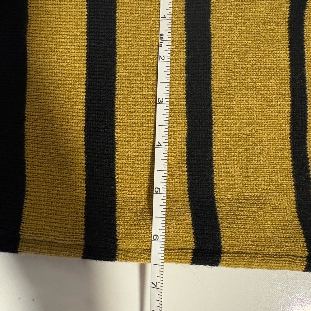 NHL Las Vegas Golden Knights Striped Gold & Black Team Scarf Tassel Ends - Picture 4 of 5
